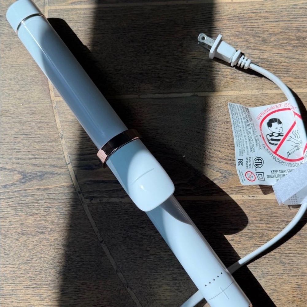 T3 SinglePass Curl Professional Curling Iron 1 1/4"